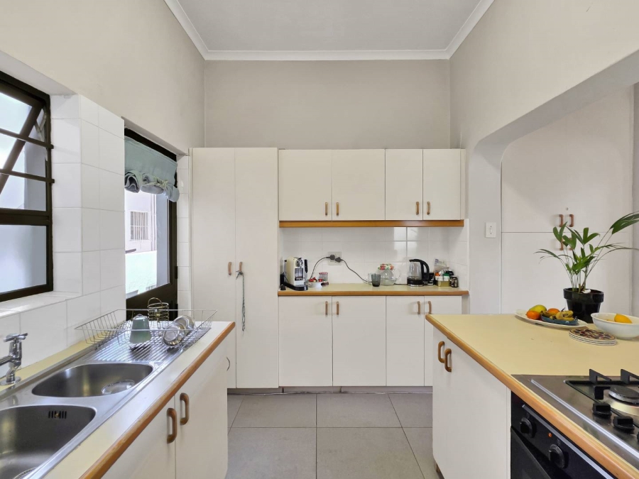 2 Bedroom Property for Sale in Vredehoek Western Cape